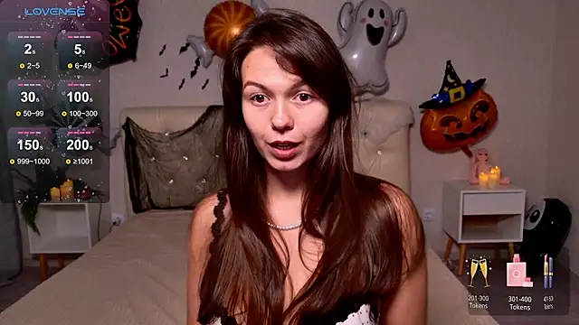 Snapshot of EllaCanny chatting on 10-29-25, 05:42 EllaCanny online show from 10-29-25, 05:42