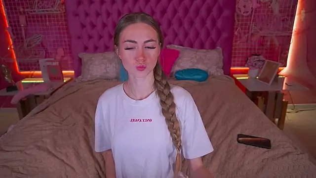 Snapshot of GoGoDream chatting on 11-29-25, 07:00 GoGoDream online show from 11-29-25, 07:00