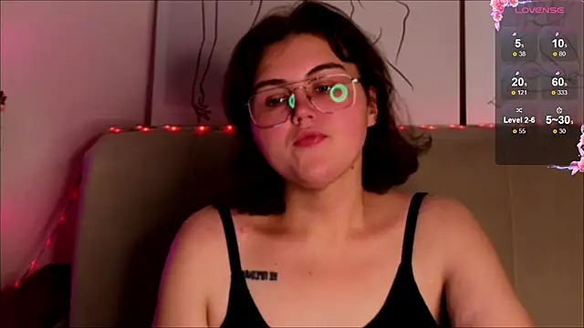 Snapshot of chatting on 09-25-25, 09:02 online show from 09-25-25, 09:02