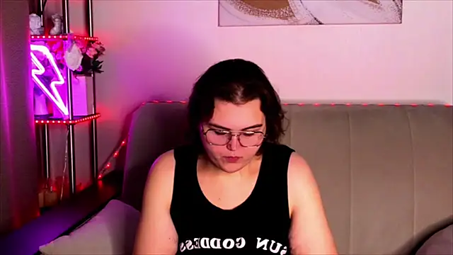 Snapshot of chatting on 10-28-25, 02:26 online show from 10-28-25, 02:26