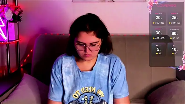 Snapshot of chatting on 10-30-25, 04:14 online show from 10-30-25, 04:14