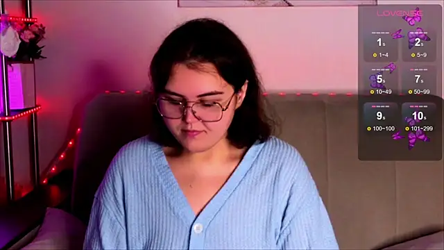 Snapshot of chatting on 11-12-25, 04:02 online show from 11-12-25, 04:02