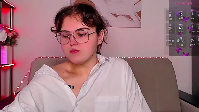 Snapshot of chatting on 11-15-25, 03:59 online show from 11-15-25, 03:59