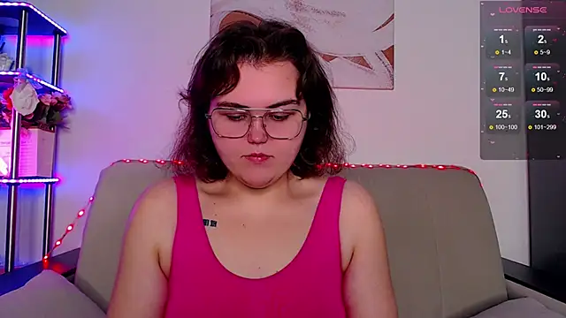 Snapshot of chatting on 11-19-25, 04:34 online show from 11-19-25, 04:34