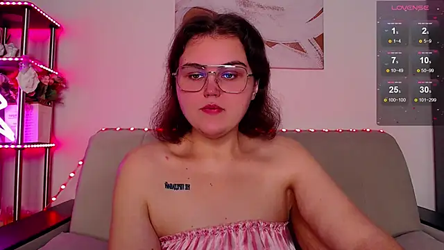 Snapshot of chatting on 11-20-25, 03:50 online show from 11-20-25, 03:50