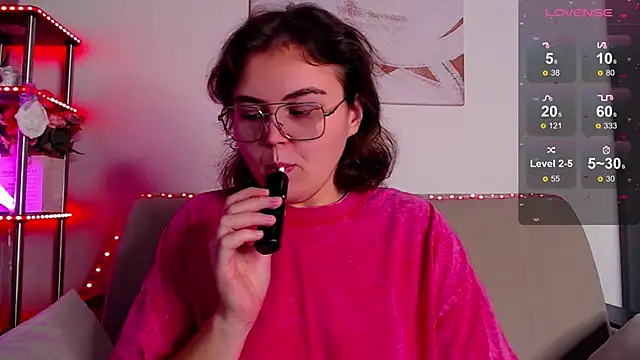 Snapshot of chatting on 12-14-25, 04:18 online show from 12-14-25, 04:18