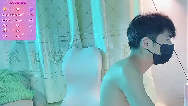 White-Lia online show from 09-29-25, 06:57