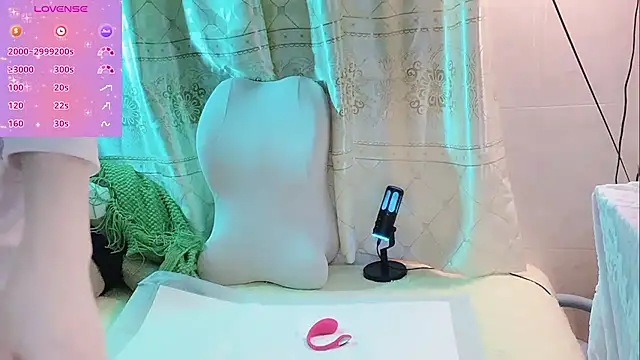 White-Lia online show from 09-30-25, 07:52