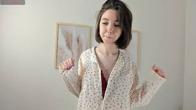 Snapshot of Veyaspace chatting on 10-06-25, 01:19 Veyaspace online show from 10-06-25, 01:19