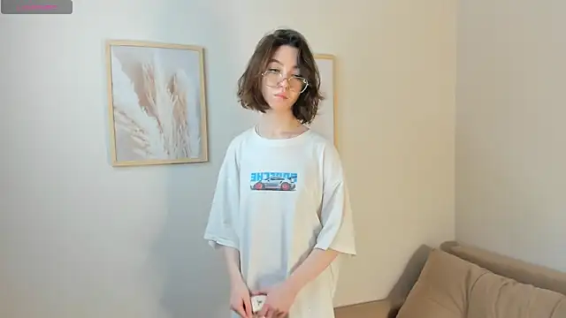 Snapshot of Veyaspace chatting on 10-11-25, 01:20 Veyaspace online show from 10-11-25, 01:20