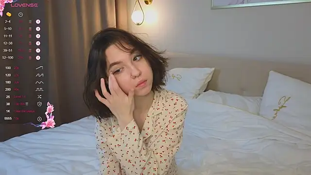 Snapshot of Veyaspace chatting on 10-18-25, 01:23 Veyaspace online show from 10-18-25, 01:23