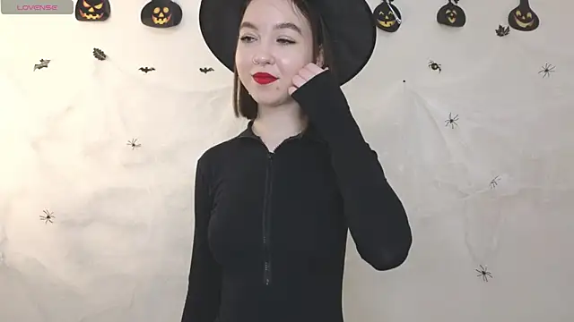 Snapshot of Veyaspace chatting on 10-30-25, 01:56 Veyaspace online show from 10-30-25, 01:56