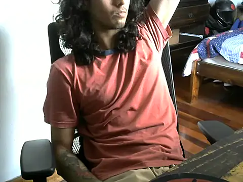 Snapshot of VikernesCam chatting on 09-29-25, 07:40 VikernesCam online show from 09-29-25, 07:40