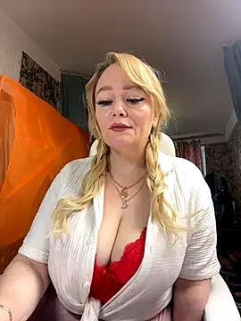 Snapshot of Sweet-blonde chatting on 10-22-25, 11:10 Sweet-blonde online show from 10-22-25, 11:10