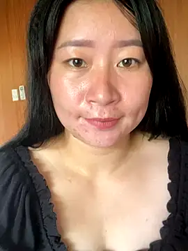 Snapshot of violet-00 chatting on 10-06-25, 05:05 violet-00 online show from 10-06-25, 05:05