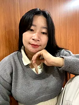 Snapshot of violet-00 chatting on 10-12-25, 01:15 violet-00 online show from 10-12-25, 01:15