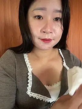 Snapshot of violet-00 chatting on 10-18-25, 01:30 violet-00 online show from 10-18-25, 01:30