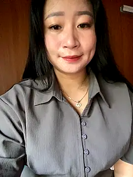 Snapshot of violet-00 chatting on 10-20-25, 01:06 violet-00 online show from 10-20-25, 01:06