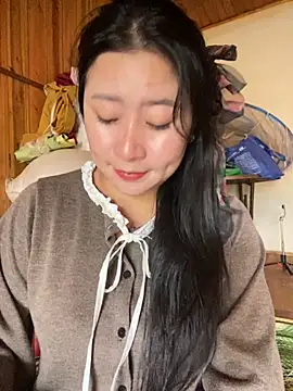 Snapshot of violet-00 chatting on 10-29-25, 02:47 violet-00 online show from 10-29-25, 02:47