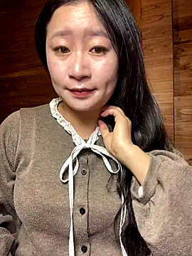 Snapshot of violet-00 chatting on 11-22-25, 12:42 violet-00 online show from 11-22-25, 12:42