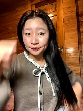 Snapshot of violet-00 chatting on 11-29-25, 10:51 violet-00 online show from 11-29-25, 10:51