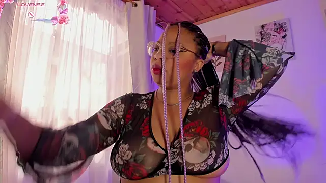 Lauraricci   online show from 11-11-25, 02:28