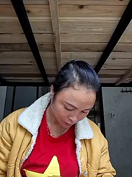 xuxulovezz online show from 10-25-25, 04:42