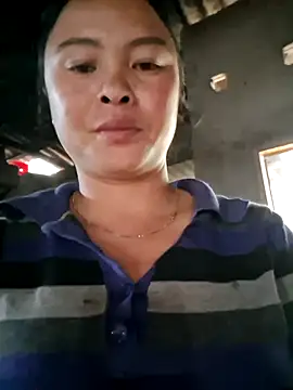 xuxulovezz online show from 11-10-25, 05:28