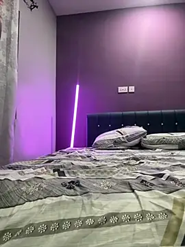 Snapshot of Zola_Nooryi chatting on 09-30-25, 08:47 Zola Nooryi online show from 09-30-25, 08:47