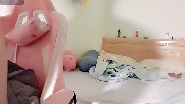 Snapshot of Helen-Tran chatting on 09-22-25, 07:10 Helen-Tran online show from 09-22-25, 07:10