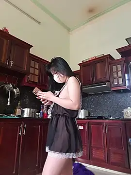 Snapshot of Helen-Tran chatting on 10-16-25, 01:17 Helen-Tran online show from 10-16-25, 01:17