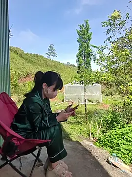 Snapshot of Helen-Tran chatting on 10-22-25, 01:39 Helen-Tran online show from 10-22-25, 01:39