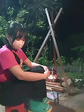 Snapshot of Helen-Tran chatting on 10-25-25, 12:56 Helen-Tran online show from 10-25-25, 12:56