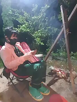 Snapshot of Helen-Tran chatting on 10-26-25, 01:39 Helen-Tran online show from 10-26-25, 01:39