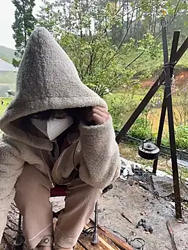 Snapshot of Helen-Tran chatting on 10-30-25, 02:13 Helen-Tran online show from 10-30-25, 02:13