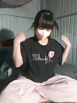 Snapshot of Helen-Tran chatting on 11-06-25, 09:21 Helen-Tran online show from 11-06-25, 09:21