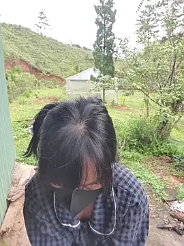 Snapshot of Helen-Tran chatting on 11-18-25, 02:06 Helen-Tran online show from 11-18-25, 02:06