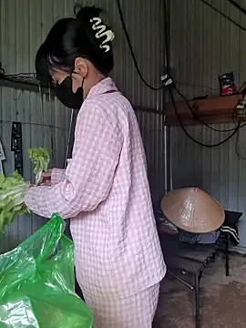 Snapshot of Helen-Tran chatting on 11-20-25, 02:34 Helen-Tran online show from 11-20-25, 02:34