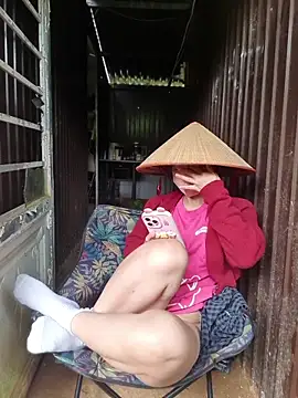 Snapshot of Helen-Tran chatting on 11-23-25, 01:27 Helen-Tran online show from 11-23-25, 01:27