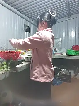 Snapshot of Helen-Tran chatting on 11-28-25, 12:08 Helen-Tran online show from 11-28-25, 12:08