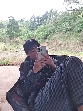 Snapshot of Helen-Tran chatting on 11-29-25, 09:23 Helen-Tran online show from 11-29-25, 09:23