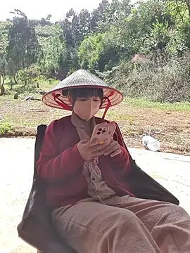 Snapshot of Helen-Tran chatting on 11-30-25, 02:26 Helen-Tran online show from 11-30-25, 02:26