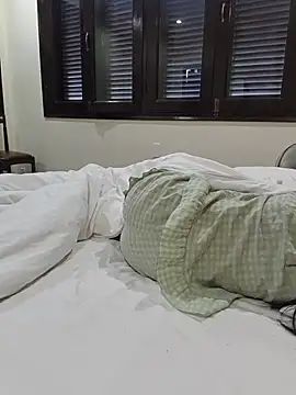 Helen-Tran online show from 03-25-26, 01:00