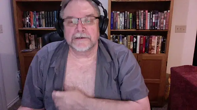 Snapshot of Vinyl22@xh chatting on 03-05-26, 01:23 Vinyl22xh online show from 03-05-26, 01:23