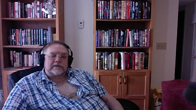 Snapshot of Vinyl22@xh chatting on 03-06-26, 09:22 Vinyl22xh online show from 03-06-26, 09:22