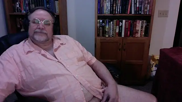 Snapshot of Vinyl22@xh chatting on 03-08-26, 06:06 Vinyl22xh online show from 03-08-26, 06:06