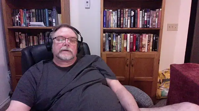 Snapshot of Vinyl22@xh chatting on 03-14-26, 12:39 Vinyl22xh online show from 03-14-26, 12:39