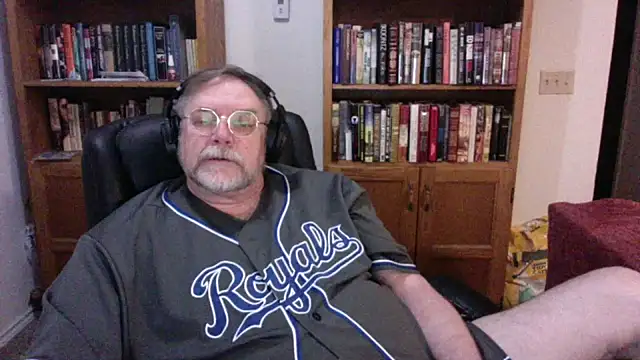 Snapshot of Vinyl22@xh chatting on 03-15-26, 05:02 Vinyl22xh online show from 03-15-26, 05:02