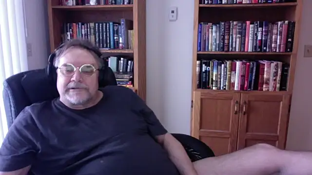 Snapshot of Vinyl22@xh chatting on 04-04-26, 03:09 Vinyl22xh online show from 04-04-26, 03:09