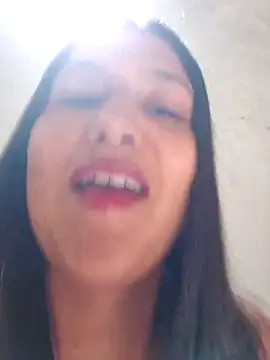 Snapshot of graziele00 chatting on 11-11-25, 11:10 graziele00 online show from 11-11-25, 11:10